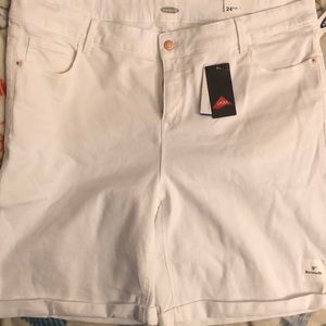 White Bermuda shorts